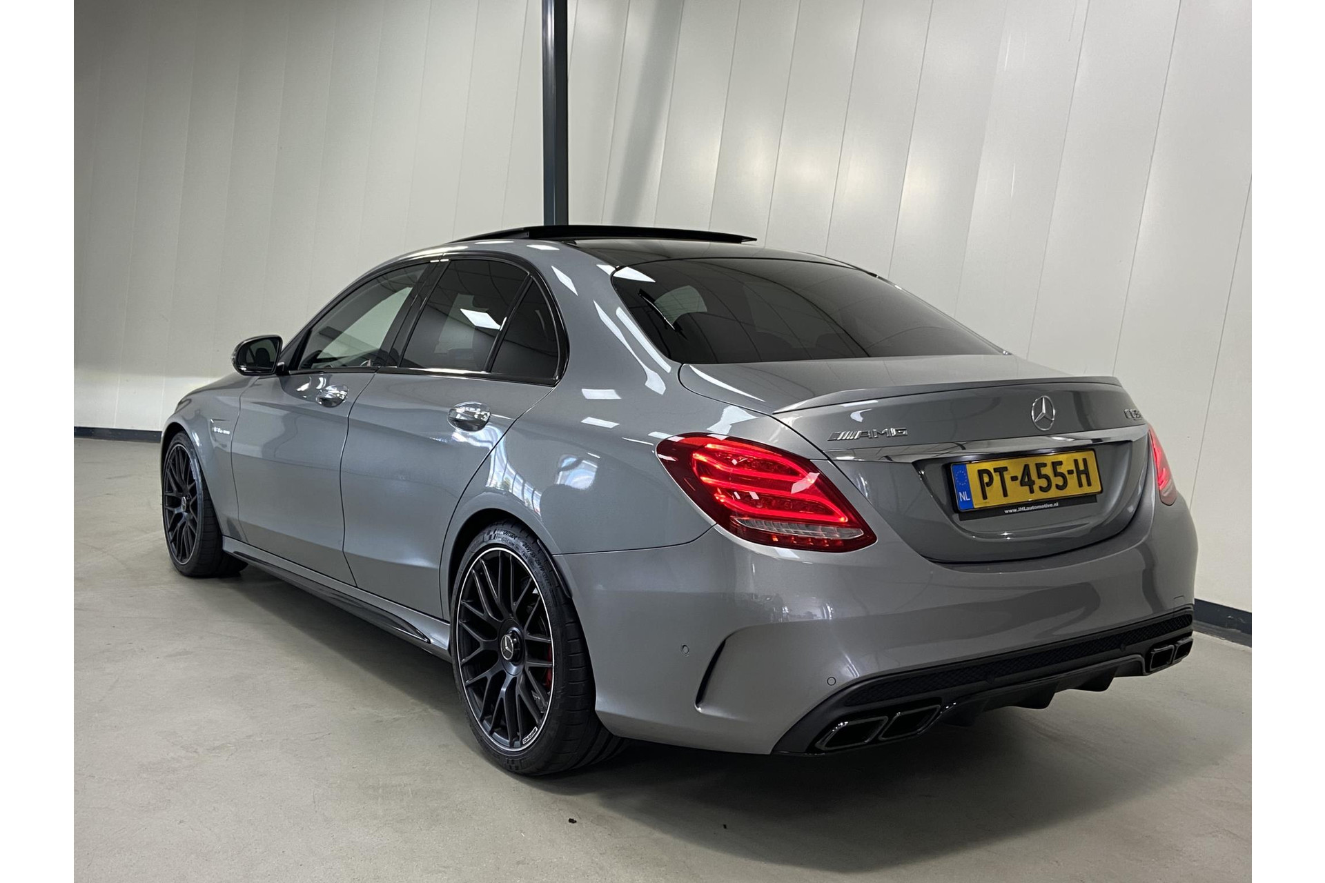 Mercedes-Benz C-Klasse C63S C63 63 S AMG*HUD*IWC*PANO*LED*CARBON*DISTR+